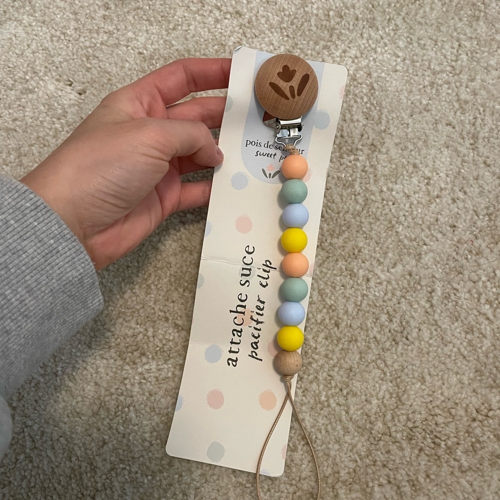 Pacifier clip